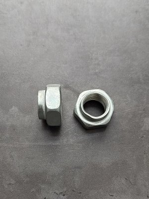 Гайки самоконтрящиеся