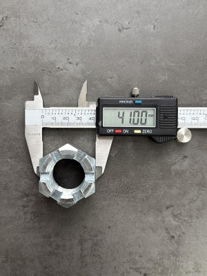 Гайка корончатая М27х2 S-41 Н-27 для оси БДМ