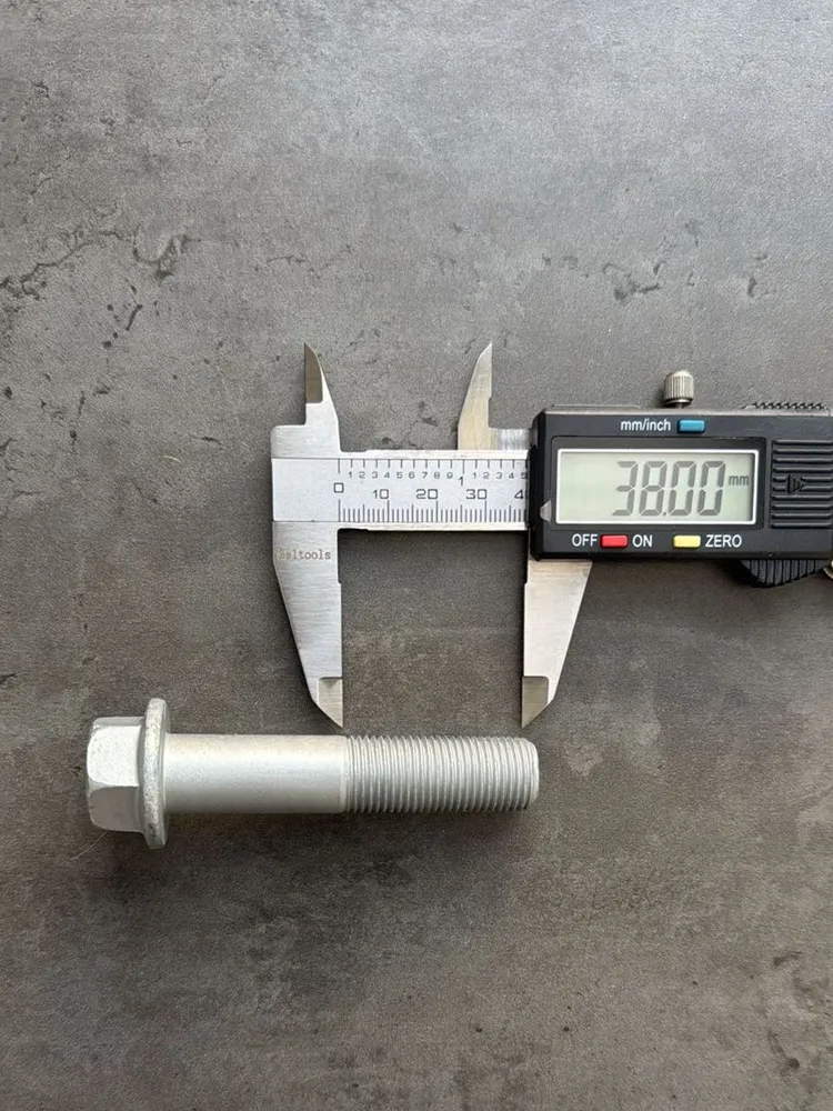 Болт фланцевый М16х75х1,5 10.9 оц. DIN 6921 без насечек
