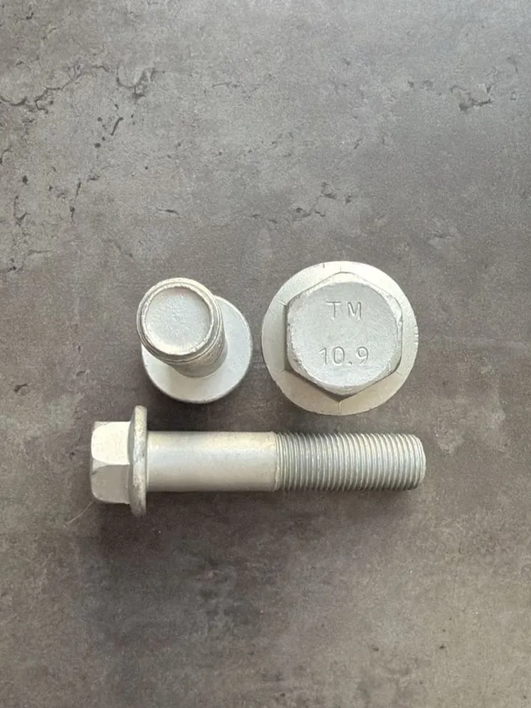 Болт фланцевый М16х75х1,5 10.9 оц. DIN 6921 без насечек