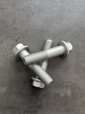 Болт фланцевый М16х70х1,5 8.8 оц. DIN 6921 без насечек