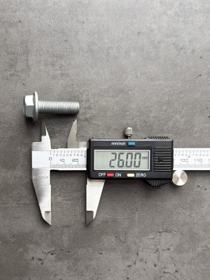 Болт фланцевый М10х30х1,25 8.8 оц. DIN 6921 без насечек