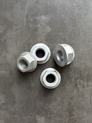 Гайка с фланцем М12х1,25 DIN 6923 КП 10, высокопрочная, фланцевая с насечками