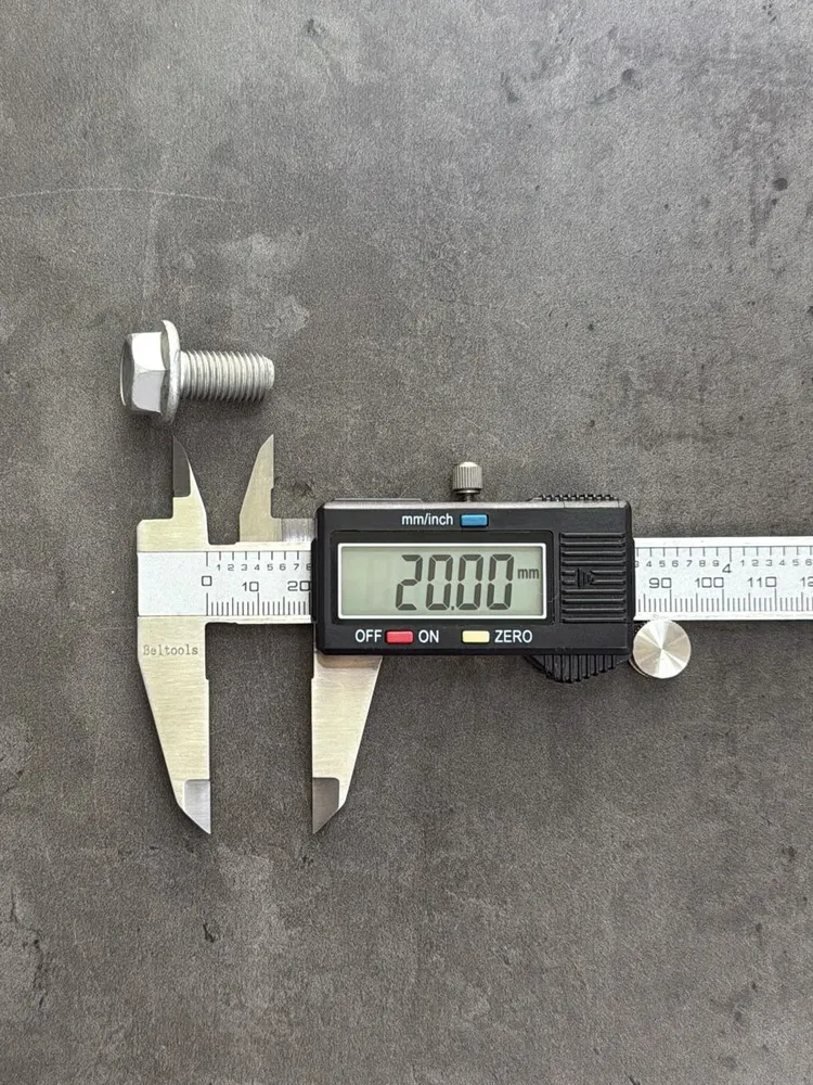 Болт фланцевый М10х20х1,25 8.8 оц. DIN 6921 без насечек